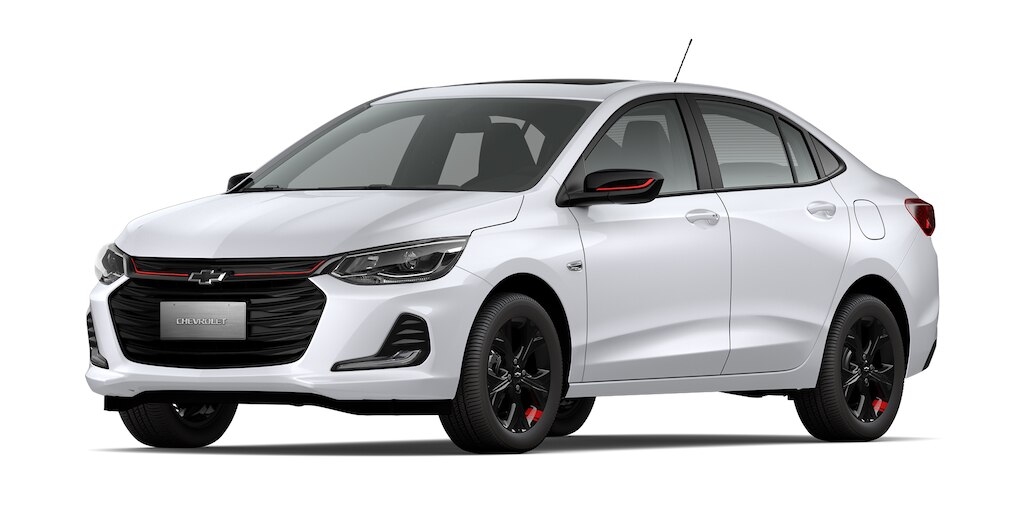 Chevrolet Onix 2024, sedán deportivo en color blanco